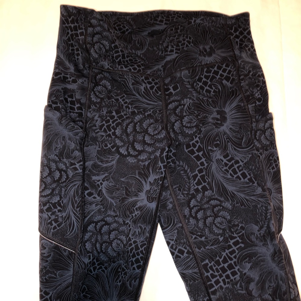 Lululemon mid calf crops